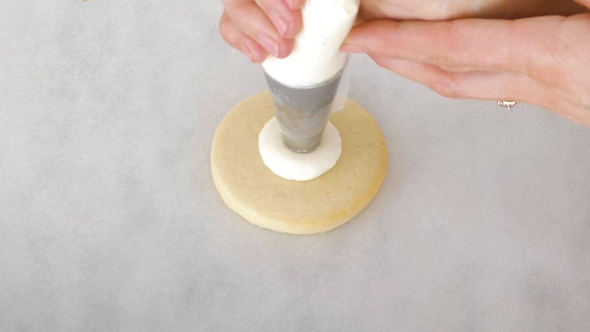 Decorating Christmas cookies with buttercream icing