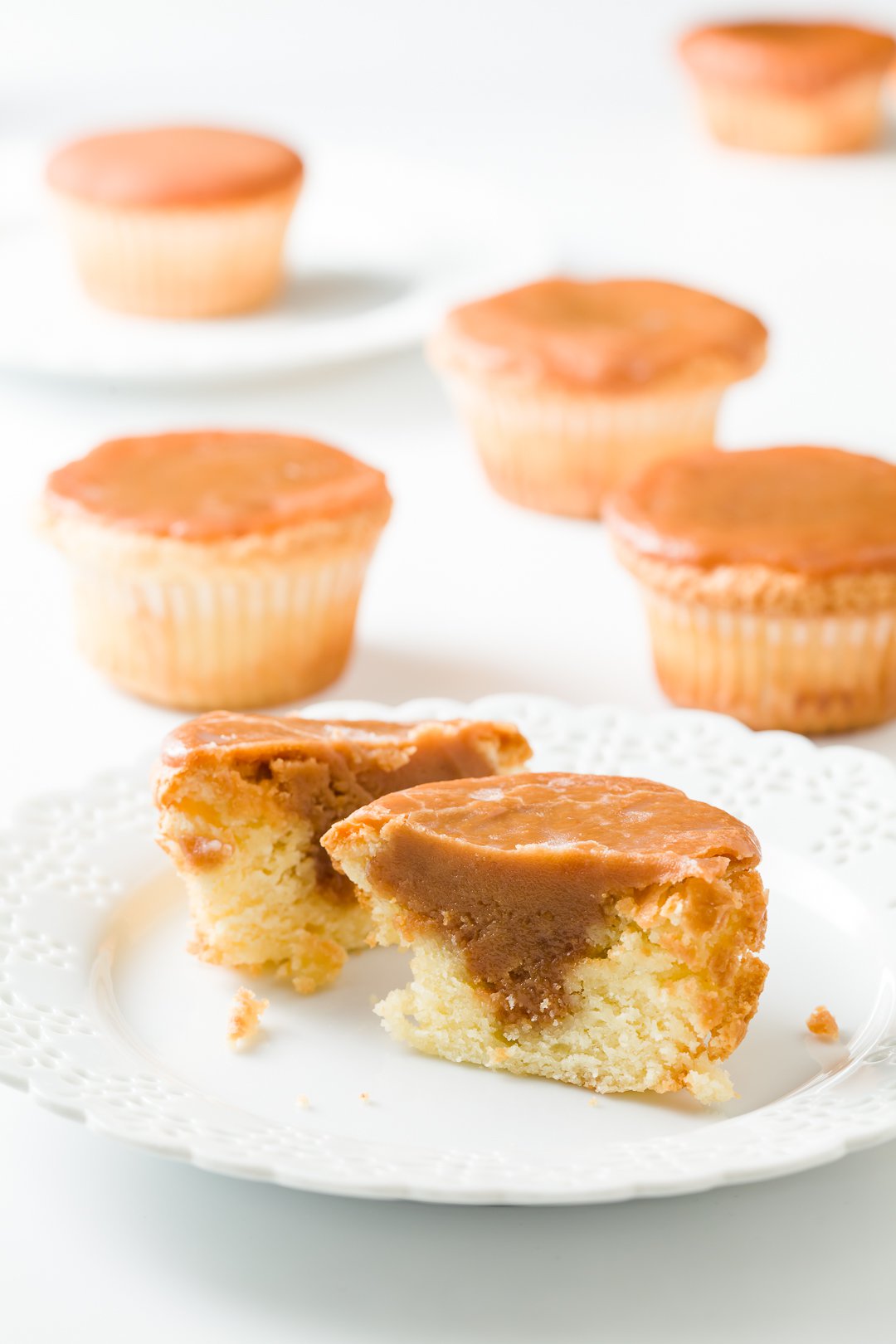 The caramel icing on top of these caramel cupcakes is the key to making the BEST cupcake recipe for caramel lovers! #bestcupcakerecipe #caramelcupcakes #cupcakerecipe Cupcakes with caramel inside and on top