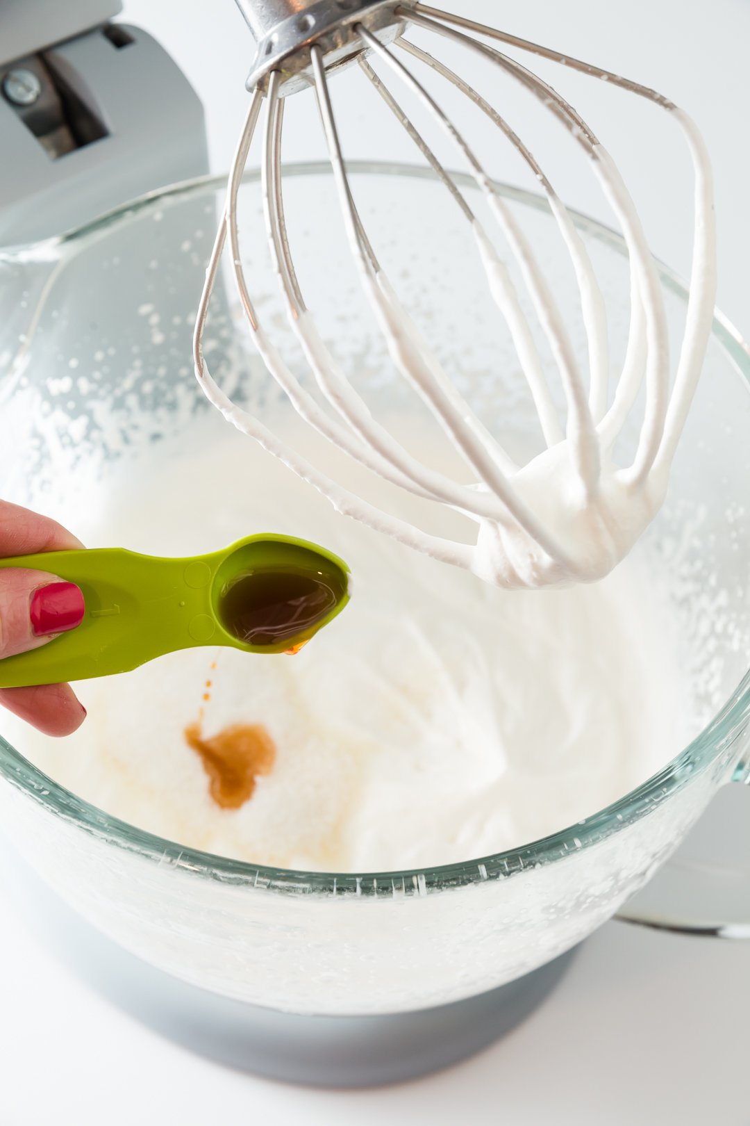 Adding vanilla to Chantilly cream