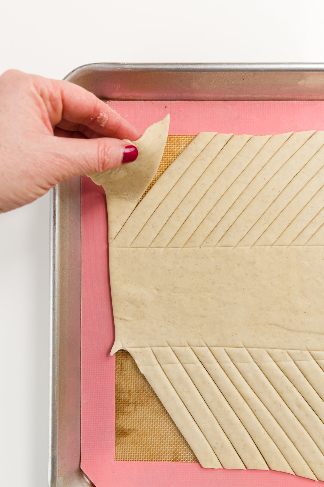 Cutting lines in the puff pastry