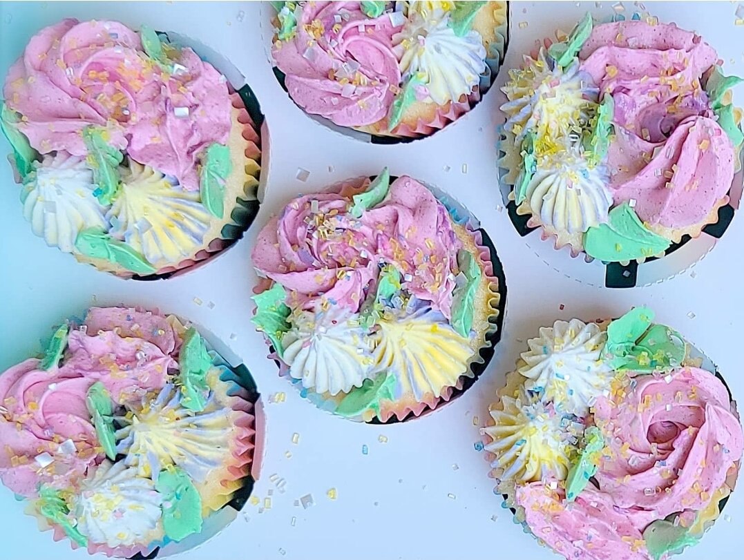 colored frosting on cupcakes