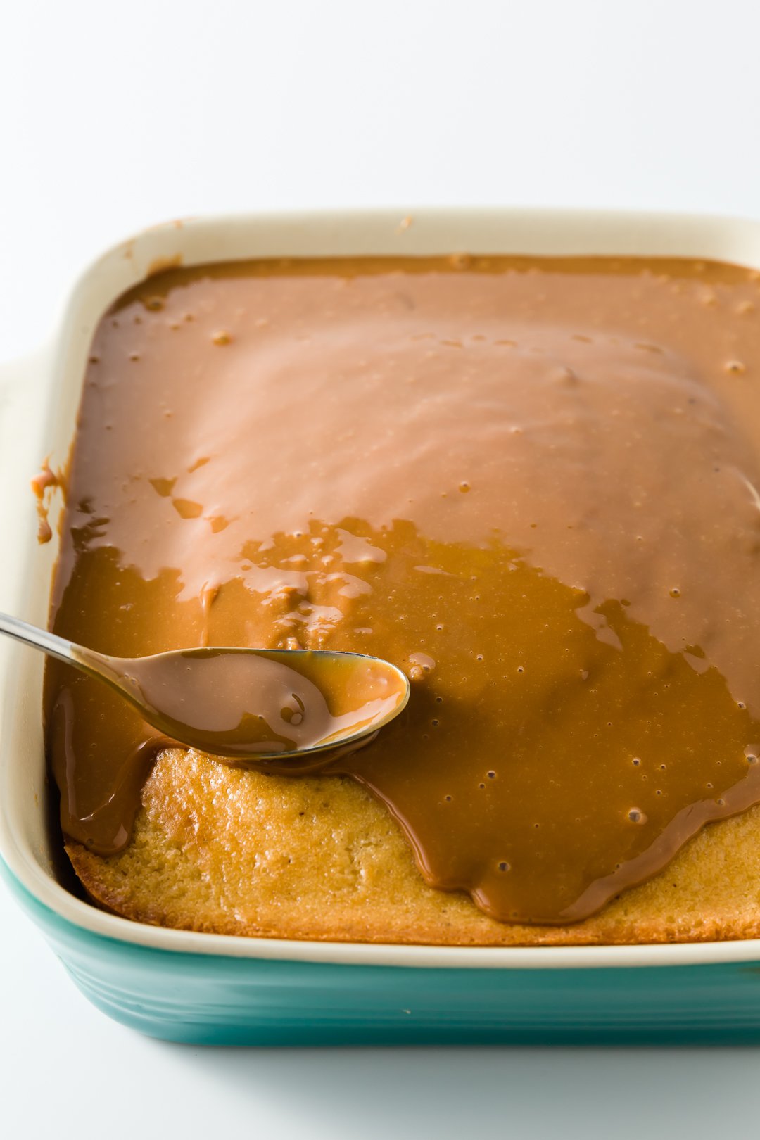 Spreading dulce de leche on cake
