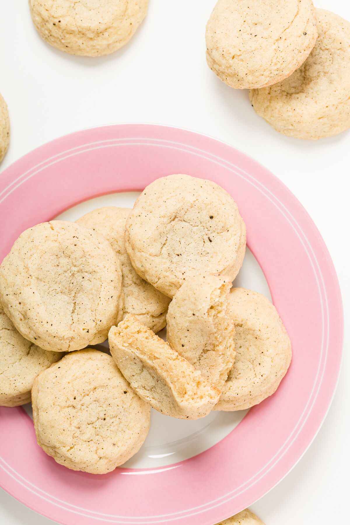 Pink plate filled with vanilla cookies
